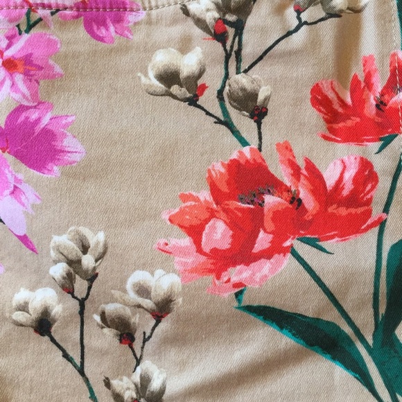 Lands’ End Floral Print Mid Rise Shorts 2 khaki pink purple red green - Picture 3 of 6